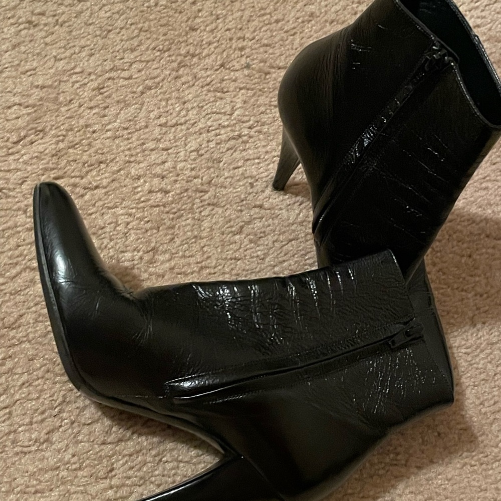 Saint Laurent Sleek Black Ankle Booties - Picture 2 of 3